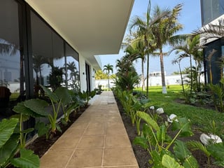 Exclusiva Mansión Frente al Mar en Venta Ideal como Residencia de Lujo u Hotel - Image 7