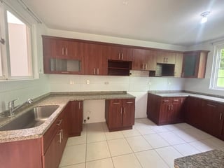 Casa en venta y renta condominio Entreverdes Fraijanes - 2