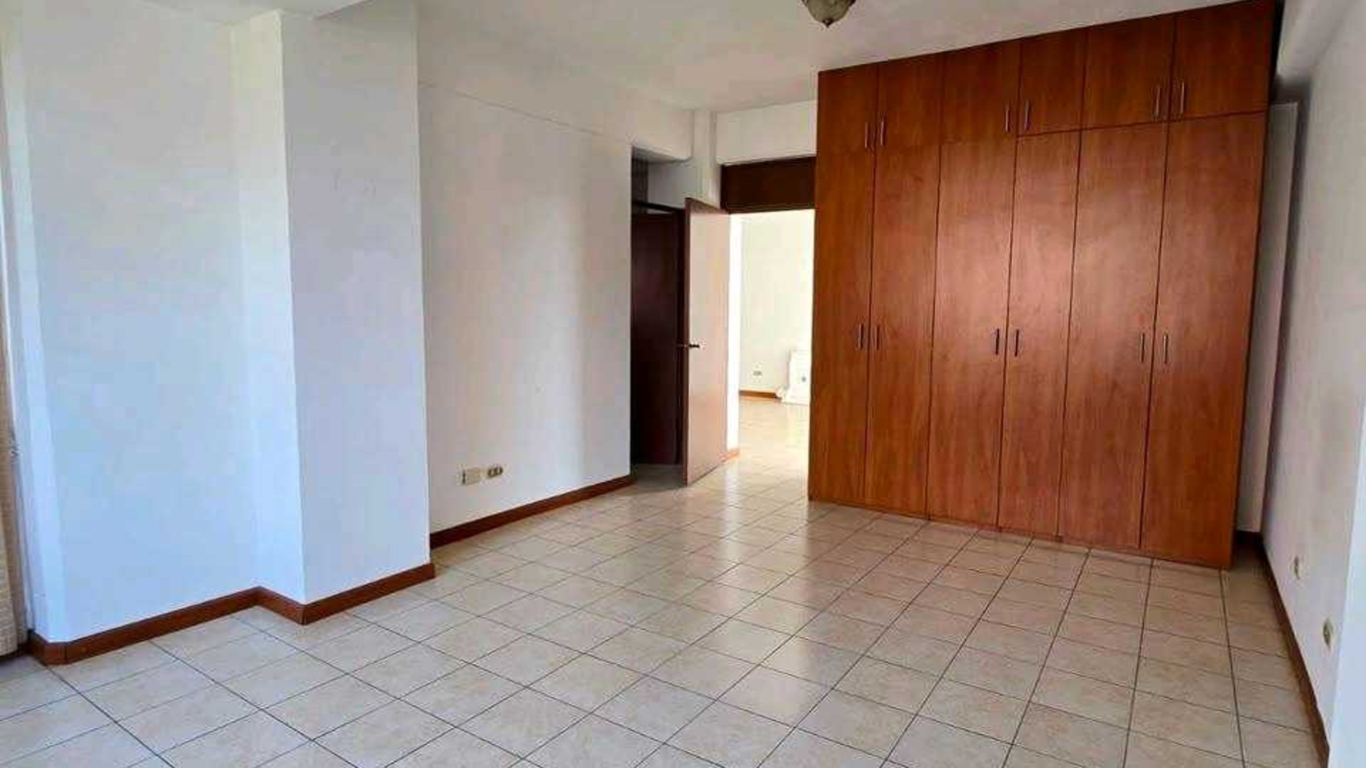 APARTAMENTO EN ALQUILER ???? Edificio Convista, Zona 15, San Lázaro - Miniatura 5