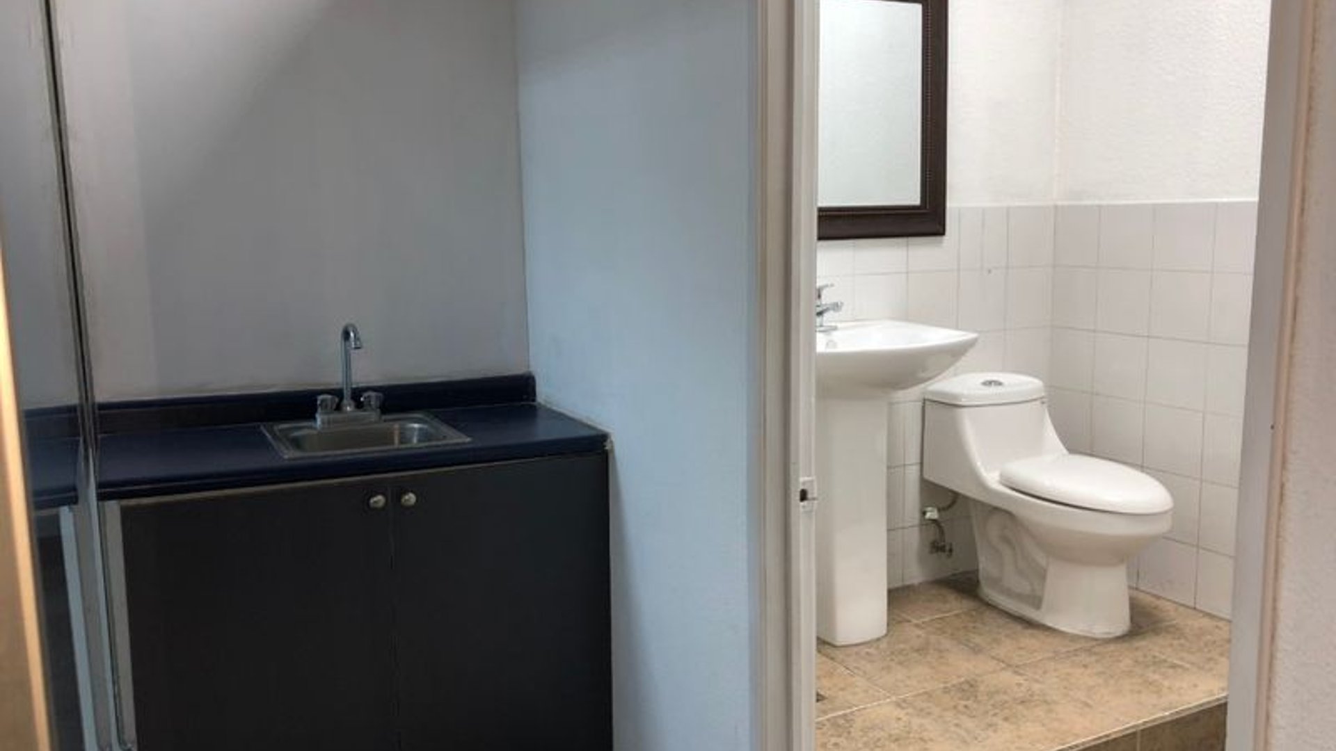 Local comercial en renta, en Zona 10