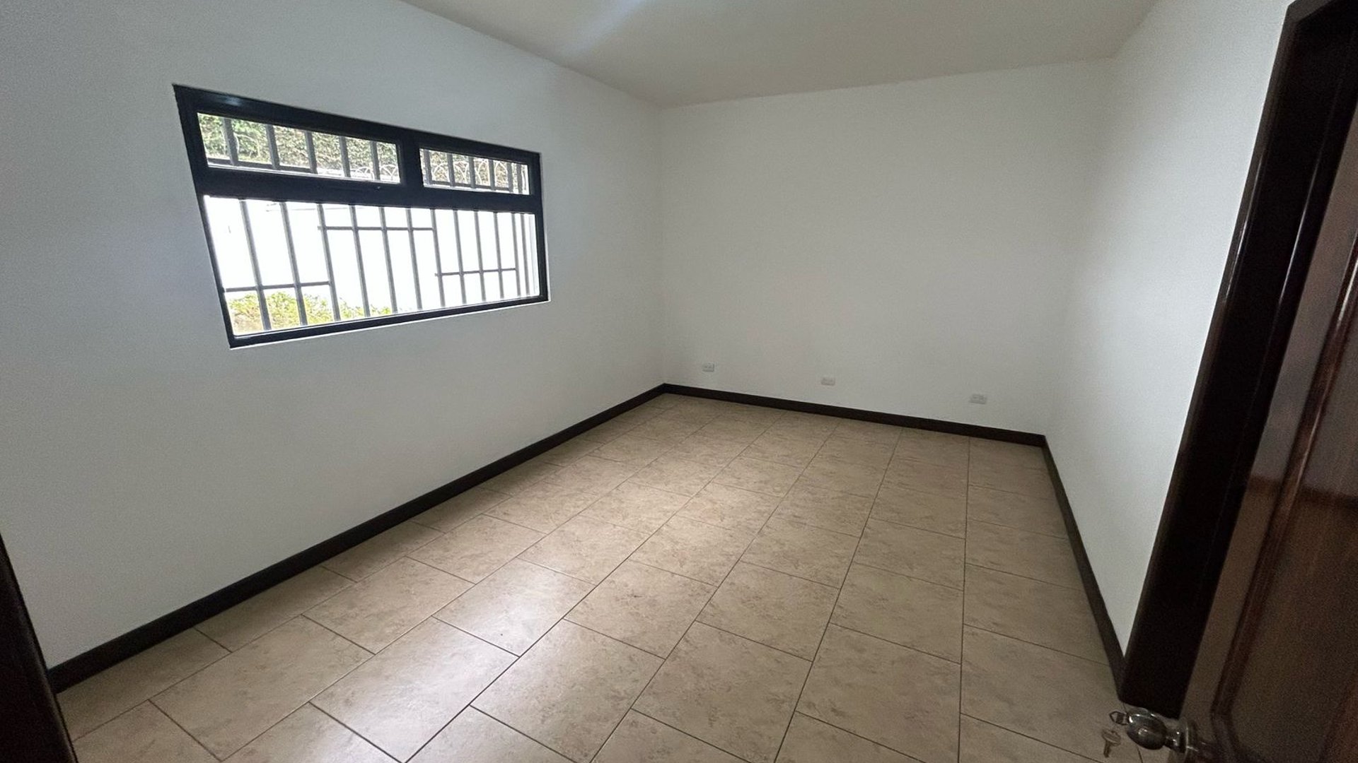 Alquiler de casa en zona 15 VH1 para oficinas ideal - Miniatura 15