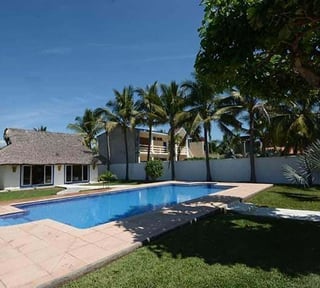 Villa  en ALQUILER para 20 personas en Playa Monterrico desde Q5,000, Villa #5