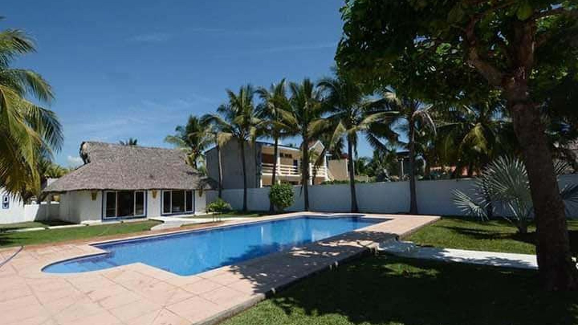 Villa  en ALQUILER para 20 personas en Playa Monterrico desde Q5,000, Villa #5