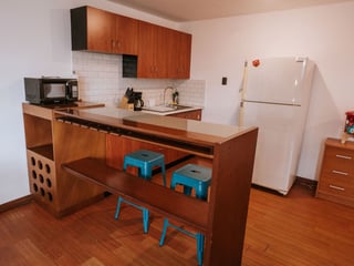 Apartamento remodelado y amueblado en renta, TorreNova zona 13 - Image 5