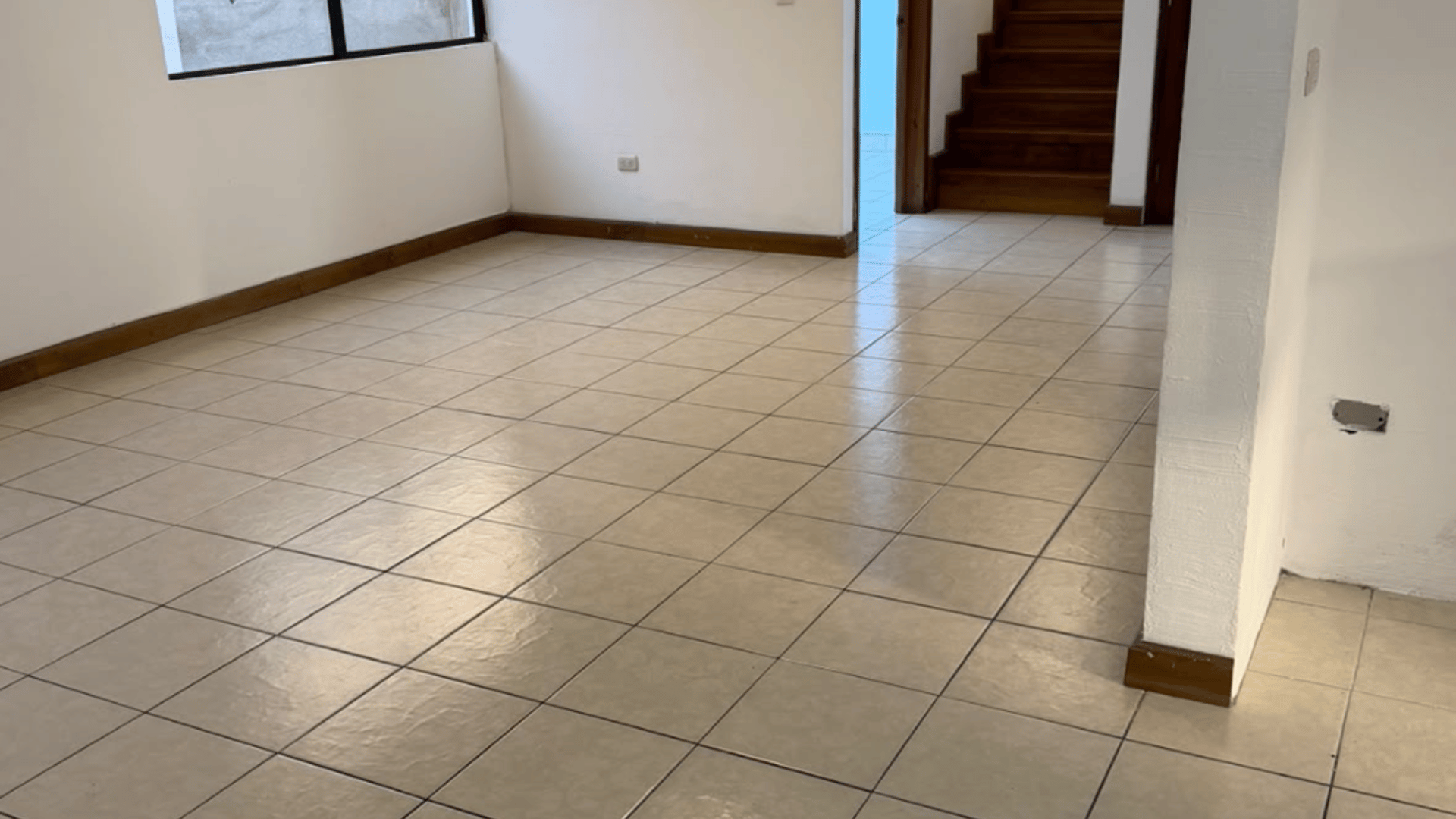 CASA EN RENTA | BOULEVARD ACATÁN CONDOMINIO SAN MATEO , ZONA 16 - Miniatura 4