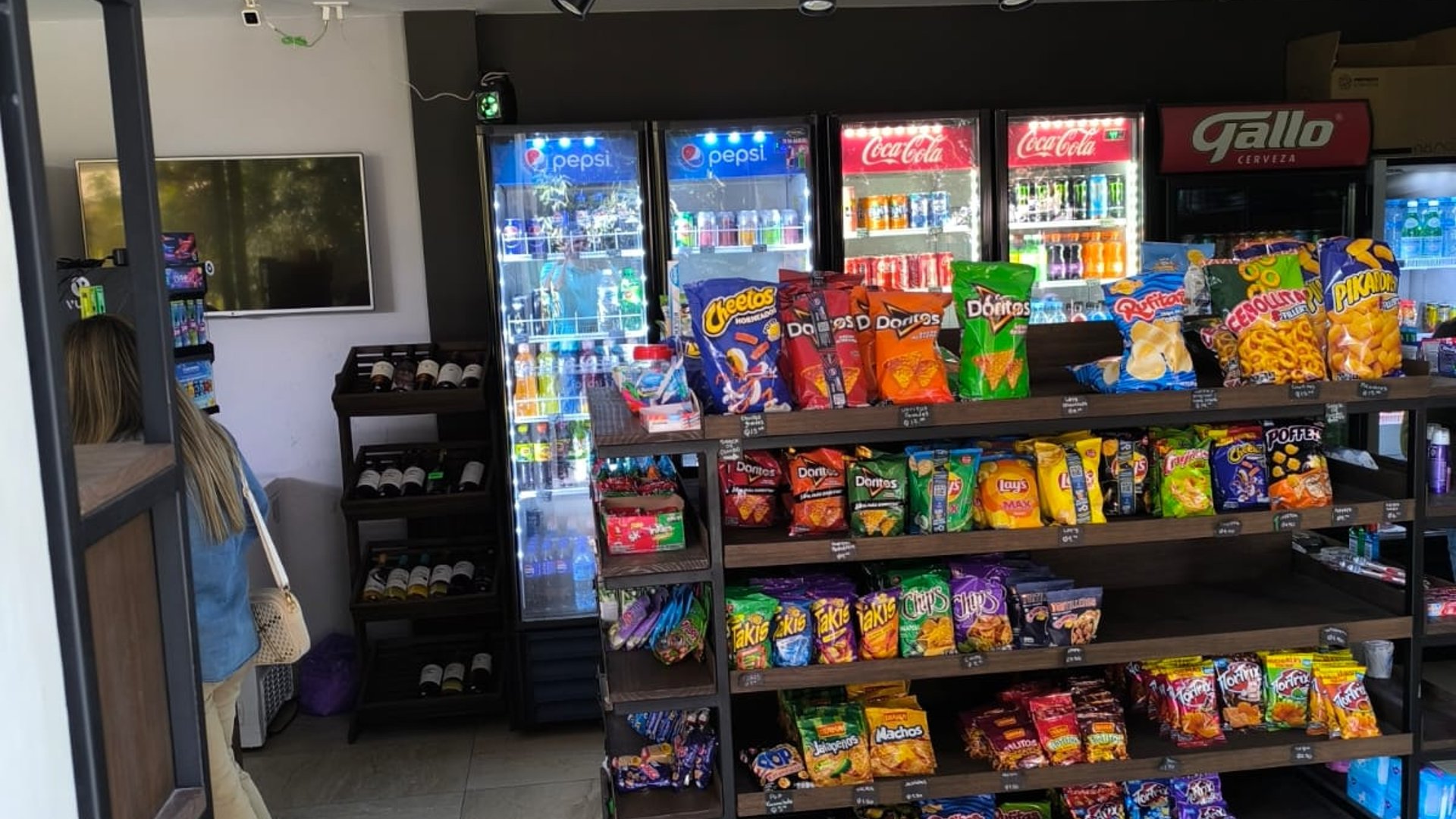 Local comercial en renta en 1er nivel - zona 15 Ref-5895 - Miniatura 2