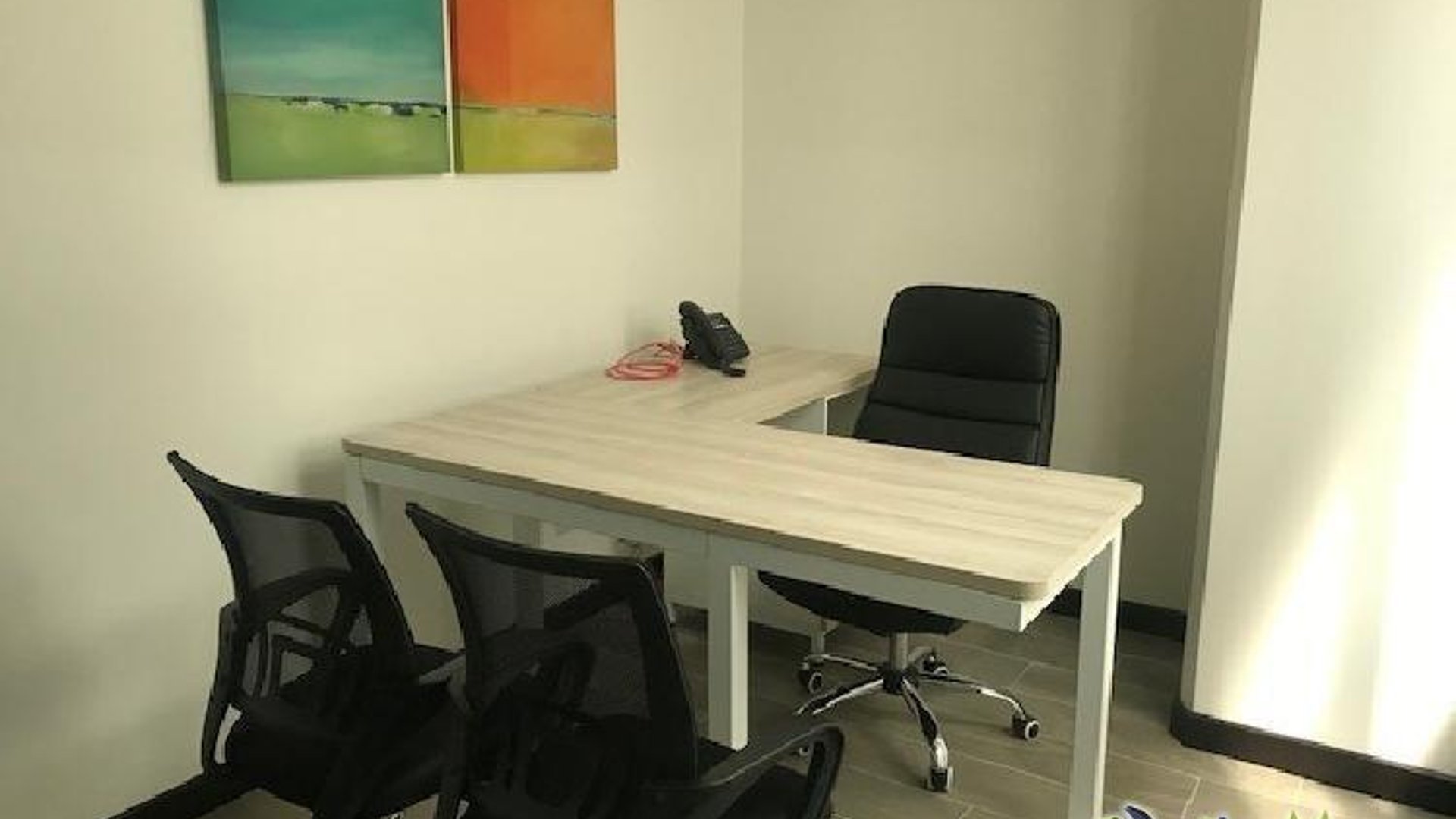 RENTA OFICINA AMUEBLADA EN ZONA 16  DE 11.22 Mt2