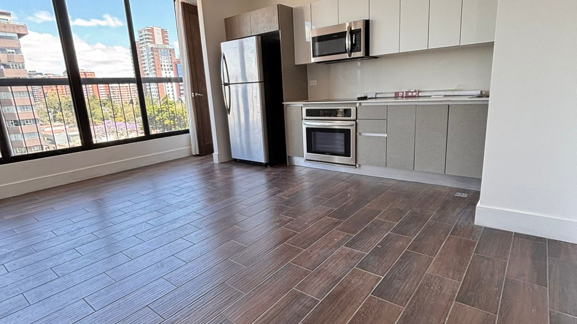 ???? APARTAMENTO EN RENTA – EDIFICIO ROSELLO | ZONA 13