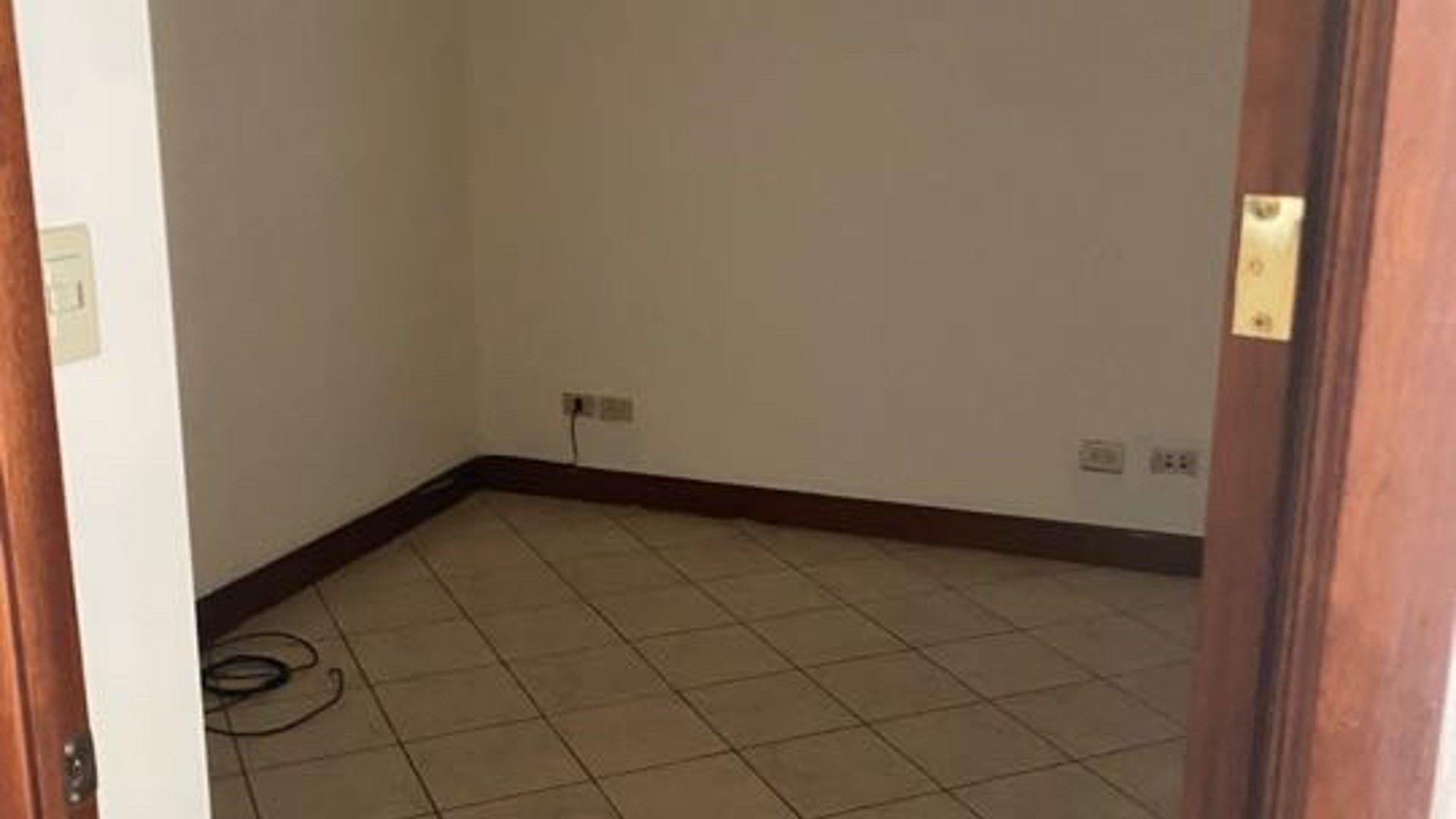 Apartamento en Venta en Edificio Milenia, dentro de Oakland, Zona 10 - Miniatura 6
