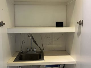 MUNDO INMOBILIARIO RENTA CLINICA EN ZONA 10 - 3