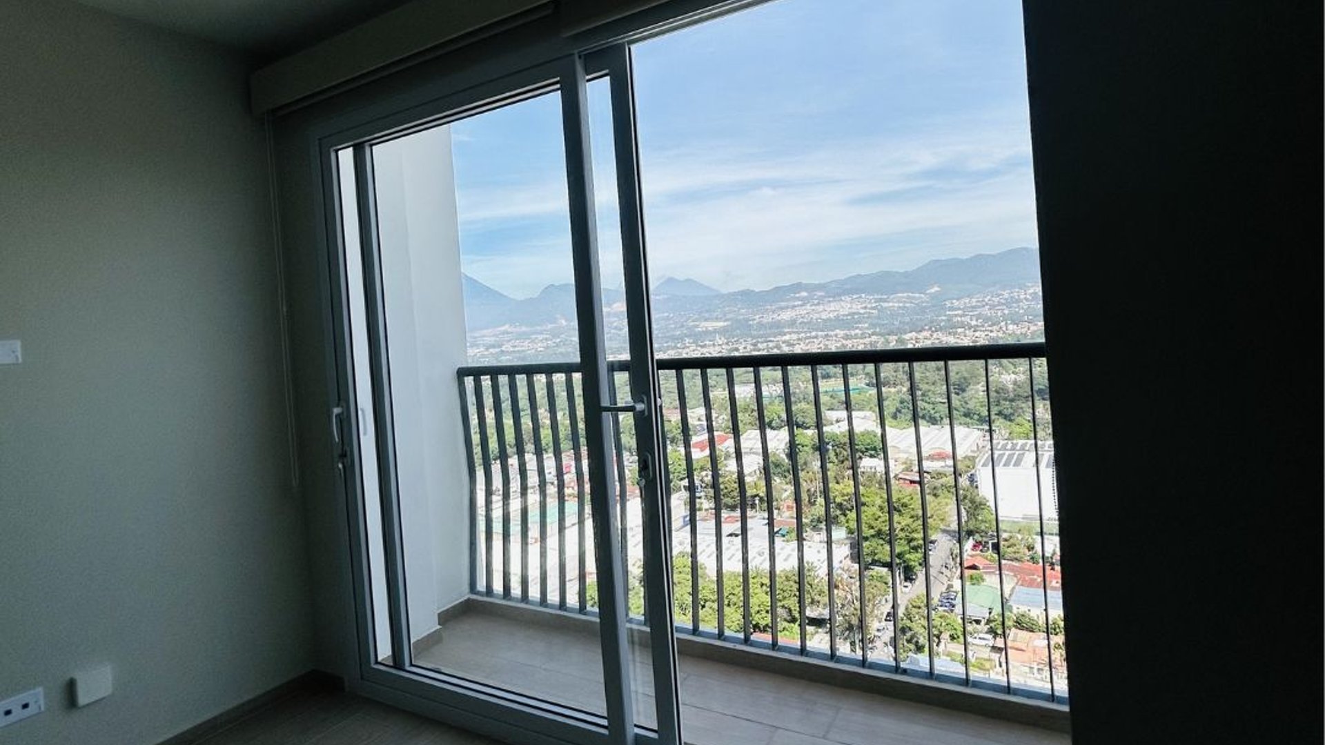Apartamento en renta cerca del Irtra petapa en zona 12 - Miniatura 5