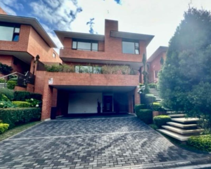 VENDO BELLA Y AMPLIA CASA DE LUJO RES. CONCEPCIÓN - Km 15 CAES