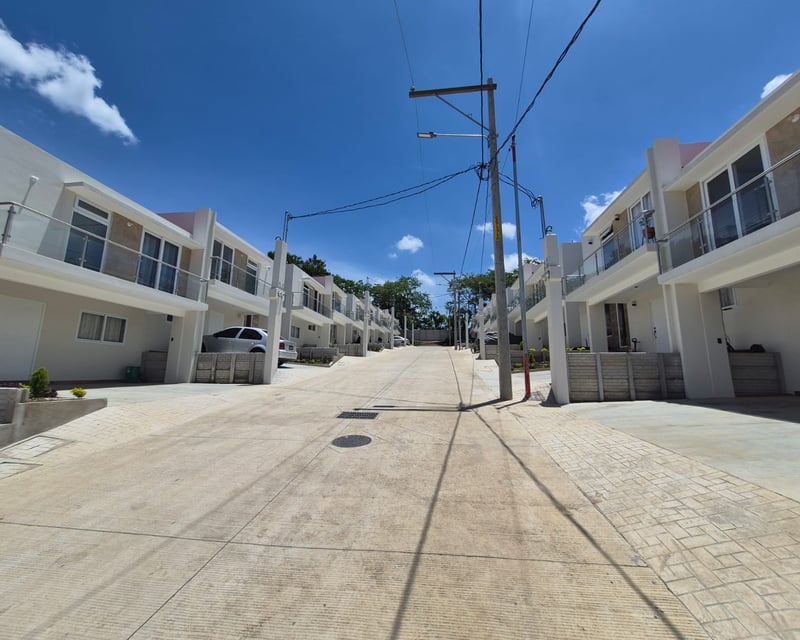 RENTA Casa NUEVA Condominio Santa Elena Km 25.7 Santa Elena Barillas