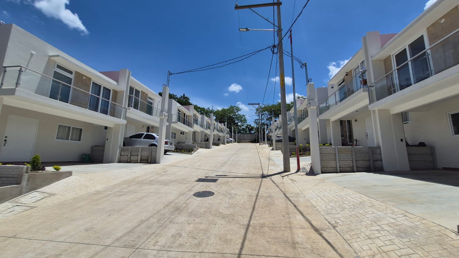 RENTA Casa NUEVA Condominio Santa Elena Km 25.7 Santa Elena Barillas - Image 1