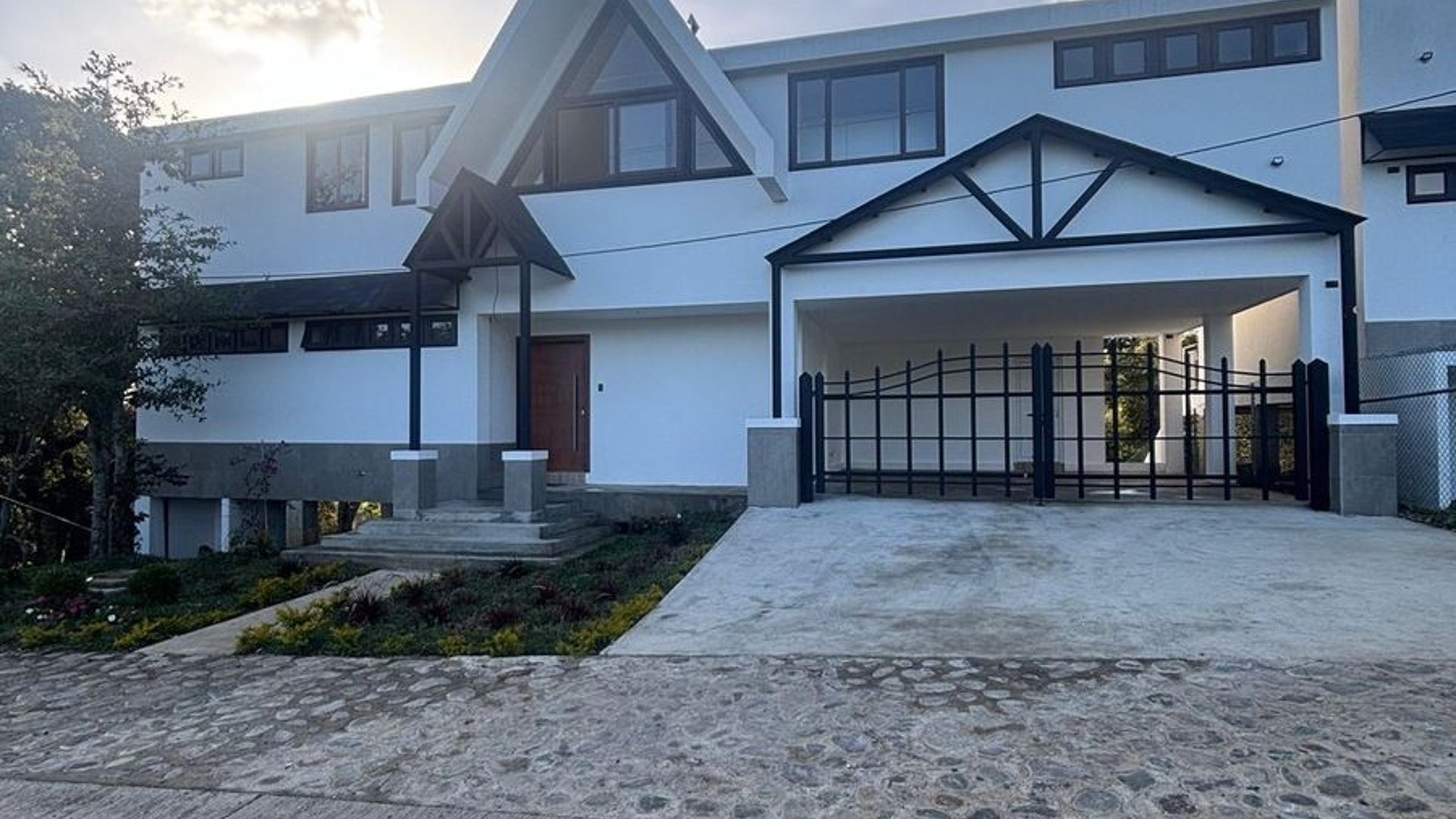 Preciosa casa en Venta en vista al lago CAES