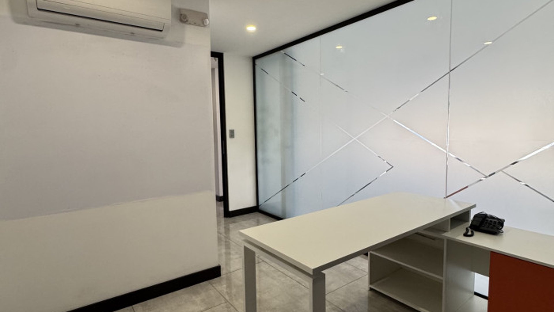 Oficina Comercial en Renta Geminis zona 10 - Miniatura 14