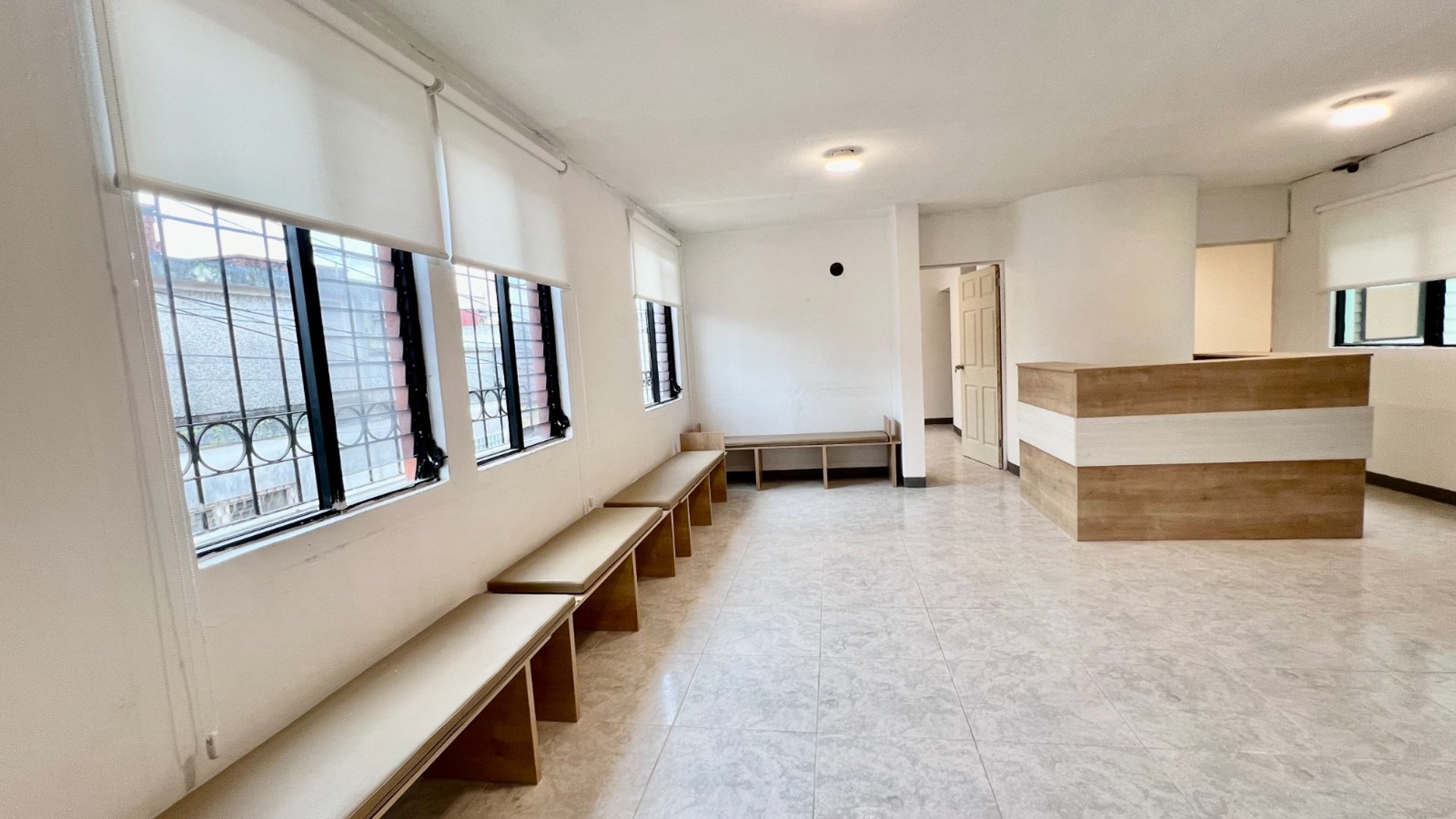 RENTA DE OFICINAS/CLINICAS EN ZONA 1 | NIVEL COMPLETO EN PLANTA 2 - Miniatura 6