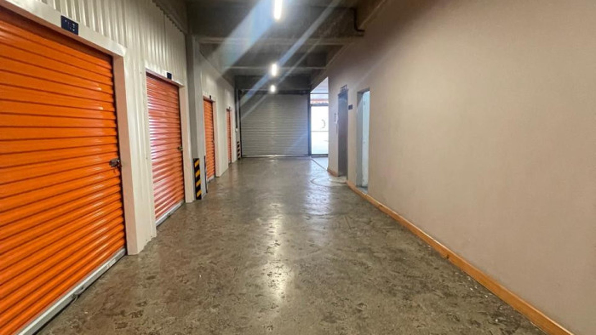 Alquiler de Minibodega en Montufar Zona 9 Guatemala - Miniatura 16