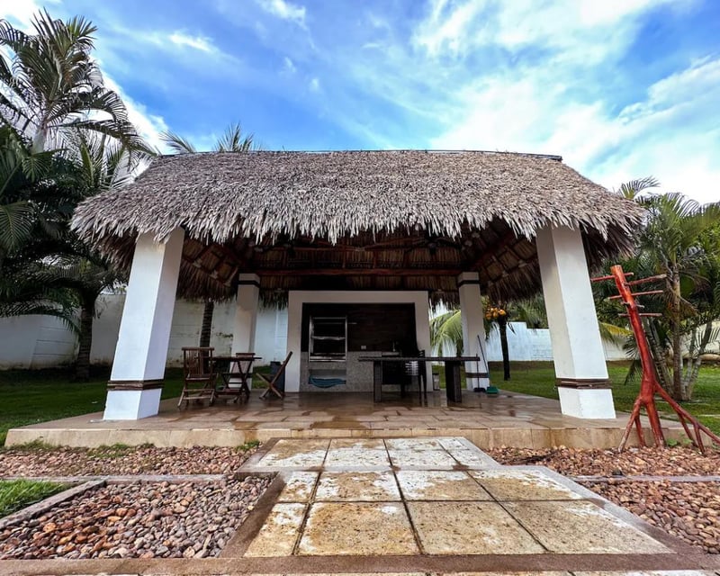 CASA DE PLAYA EN VENTA EN MONTERRICO, EL CONACASTE
