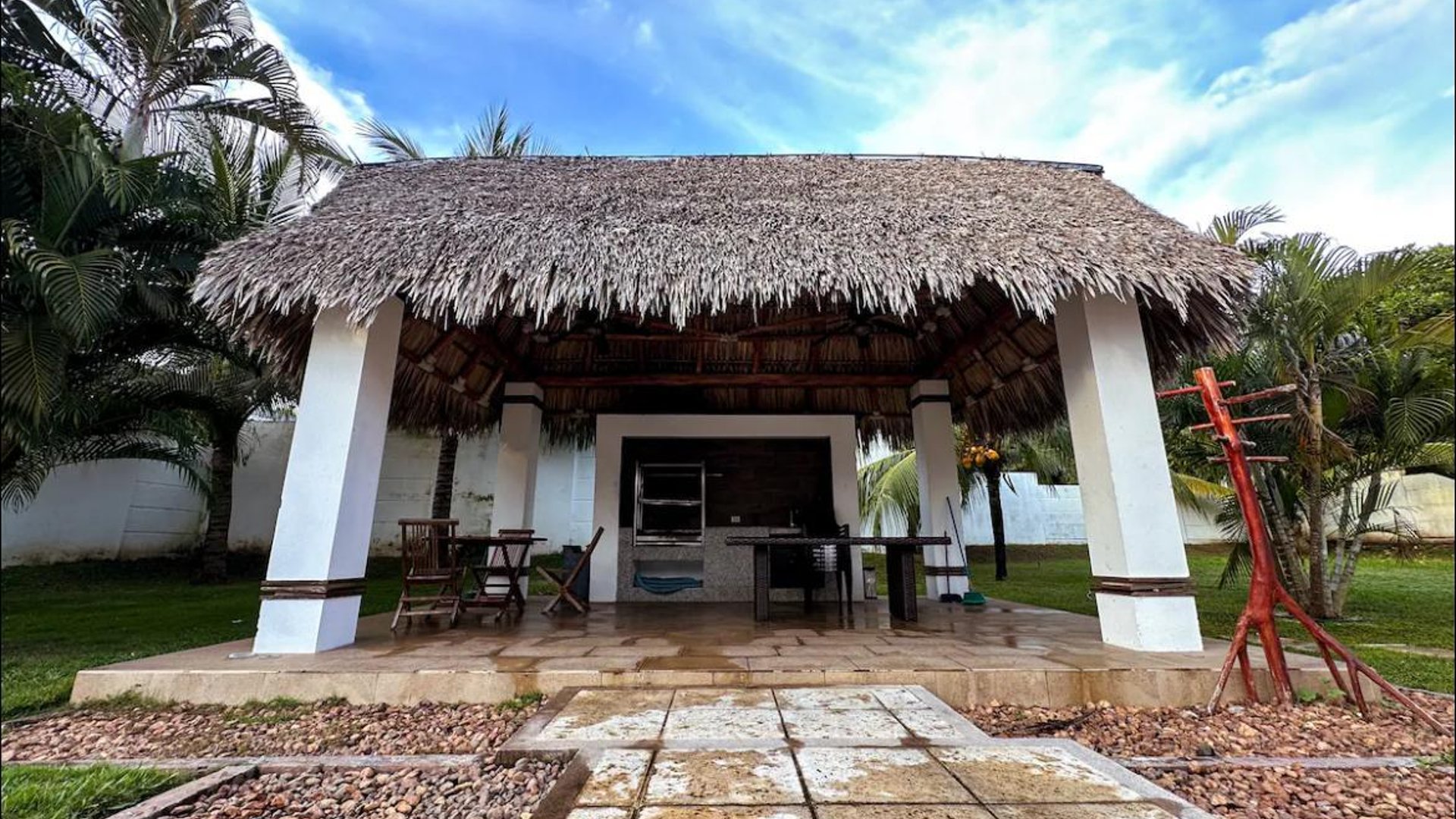 CASA DE PLAYA EN VENTA EN MONTERRICO, EL CONACASTE