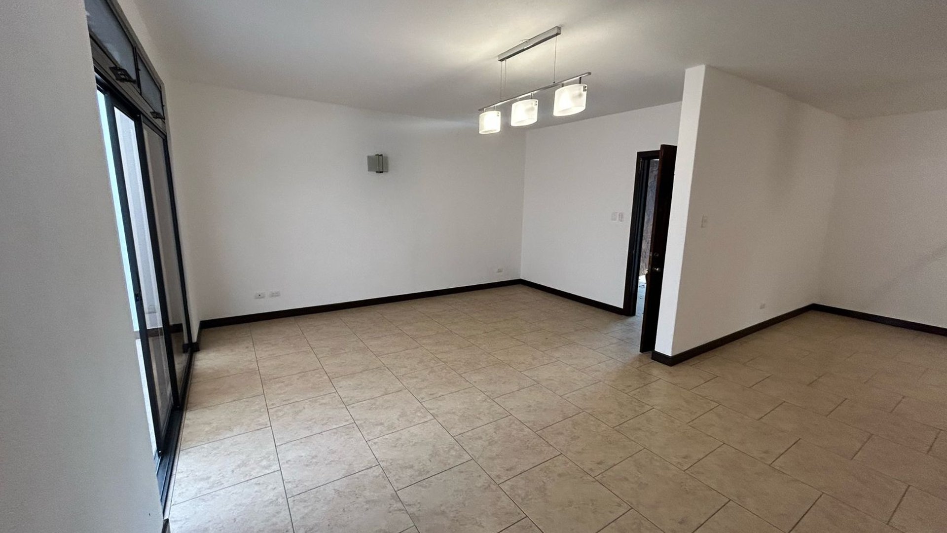 Alquiler de casa en zona 15 VH1 para oficinas ideal - Miniatura 19