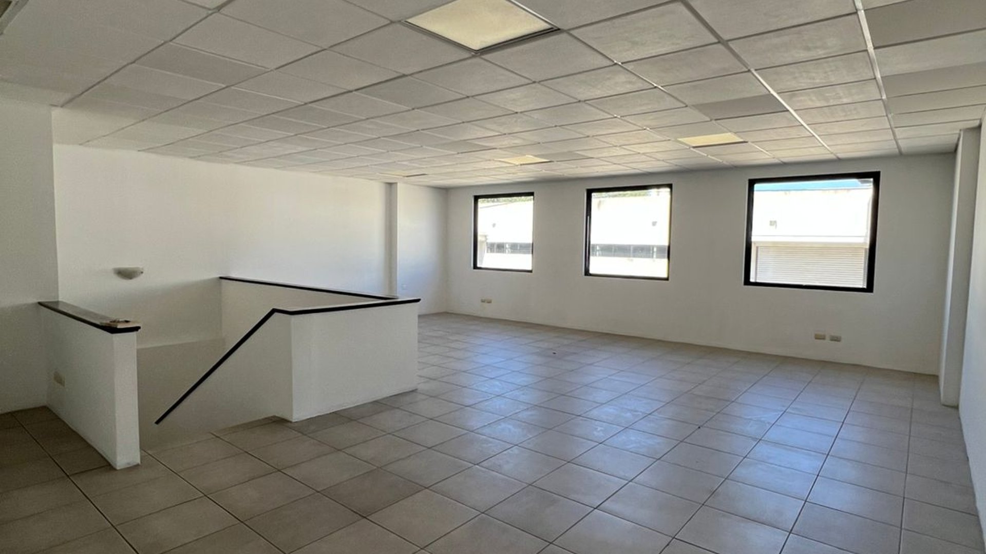 ???? OFIBODEGA EN RENTA – 306.25 M² | KM 22.3 CARRETERA A EL SALVADOR