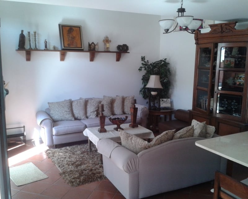 VILLA EN RENTA  O VENTA EN CONDOMINIO  UBICADO AL INGRESO DE ANTIGUA.