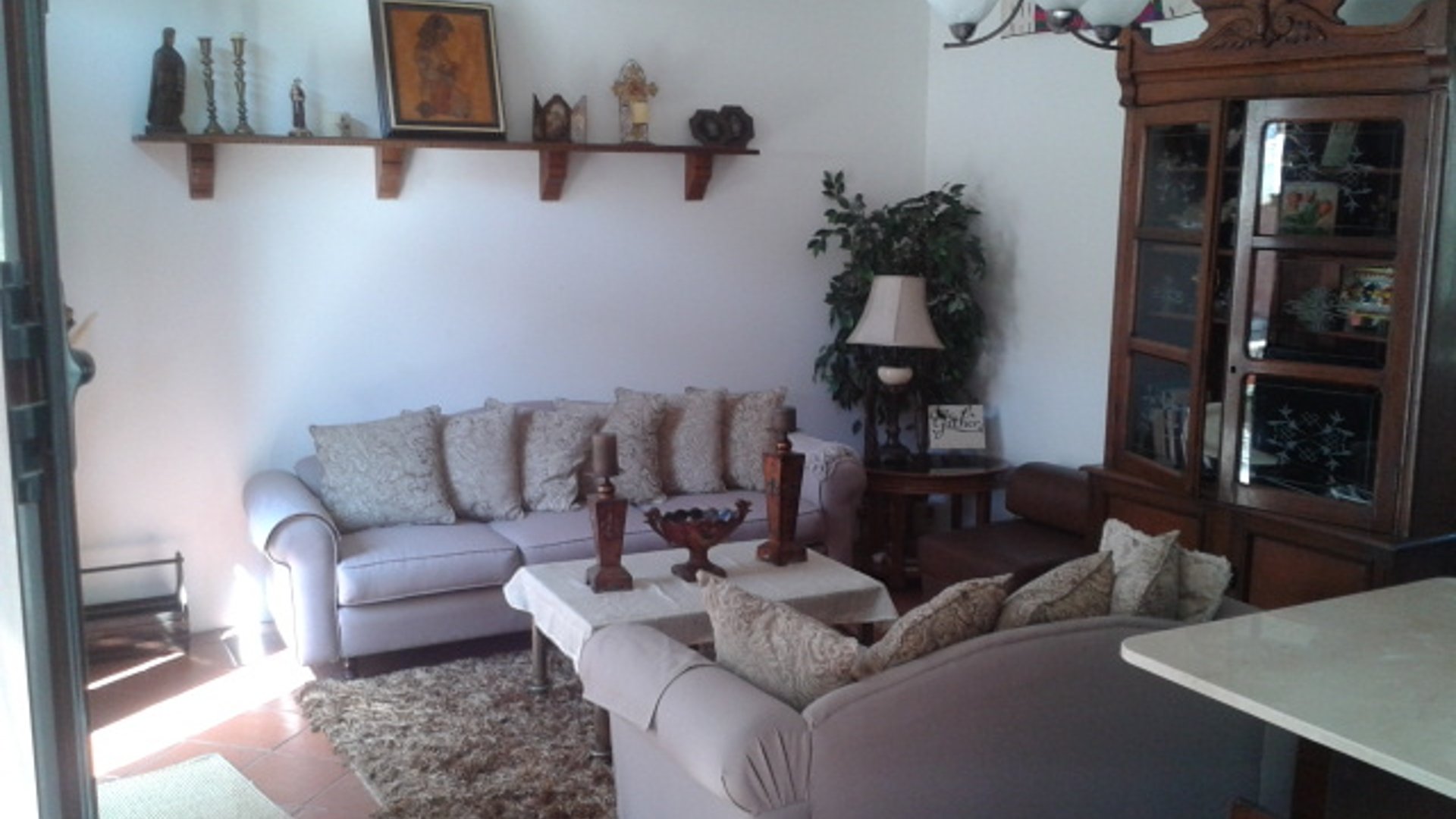 VILLA EN RENTA  O VENTA EN CONDOMINIO  UBICADO AL INGRESO DE ANTIGUA.