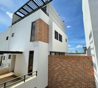Casa nueva en Venta Zona 15 La Isla