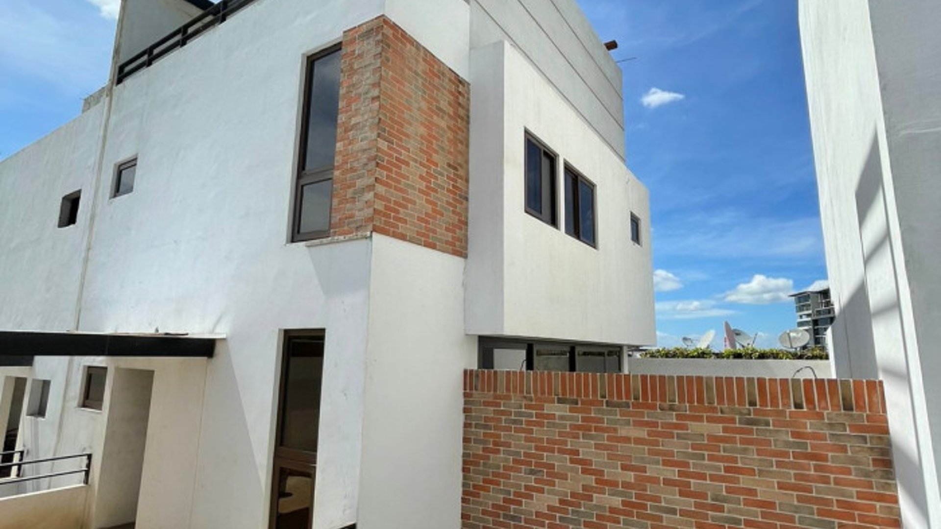 Casa nueva en Venta Zona 15 La Isla