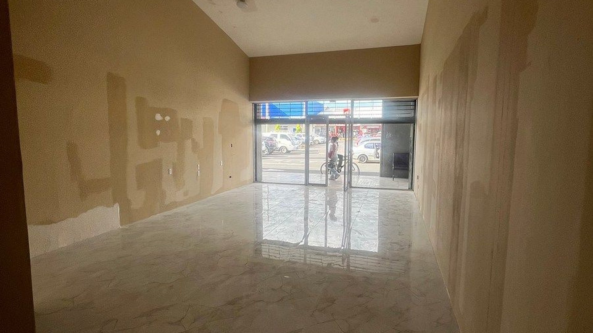 Local en renta en Plaza Atanasio, zona 12