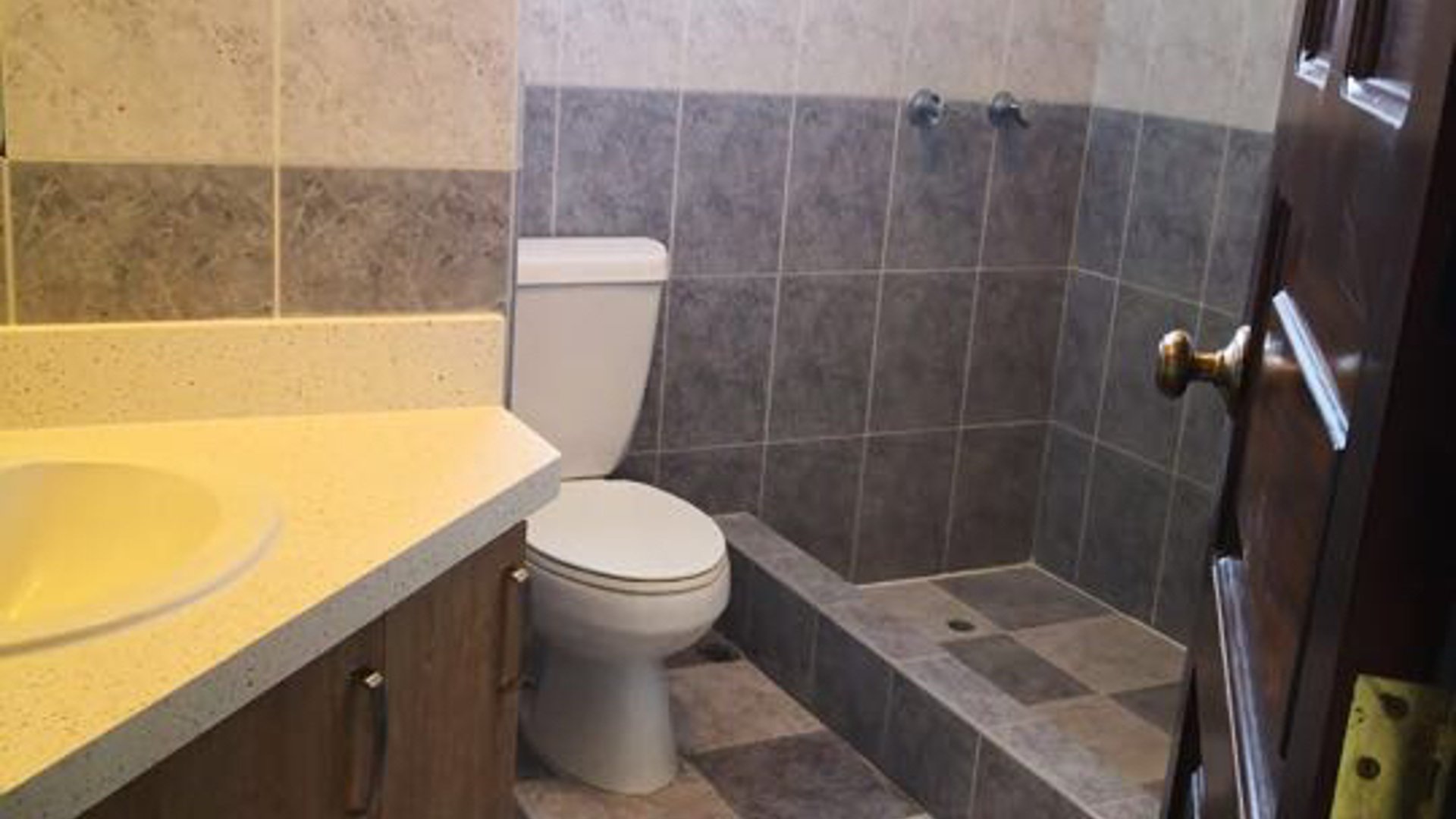 Alquilo amplio apartamento en Primer Nivel en  Zona 15  VH1 - Miniatura 8