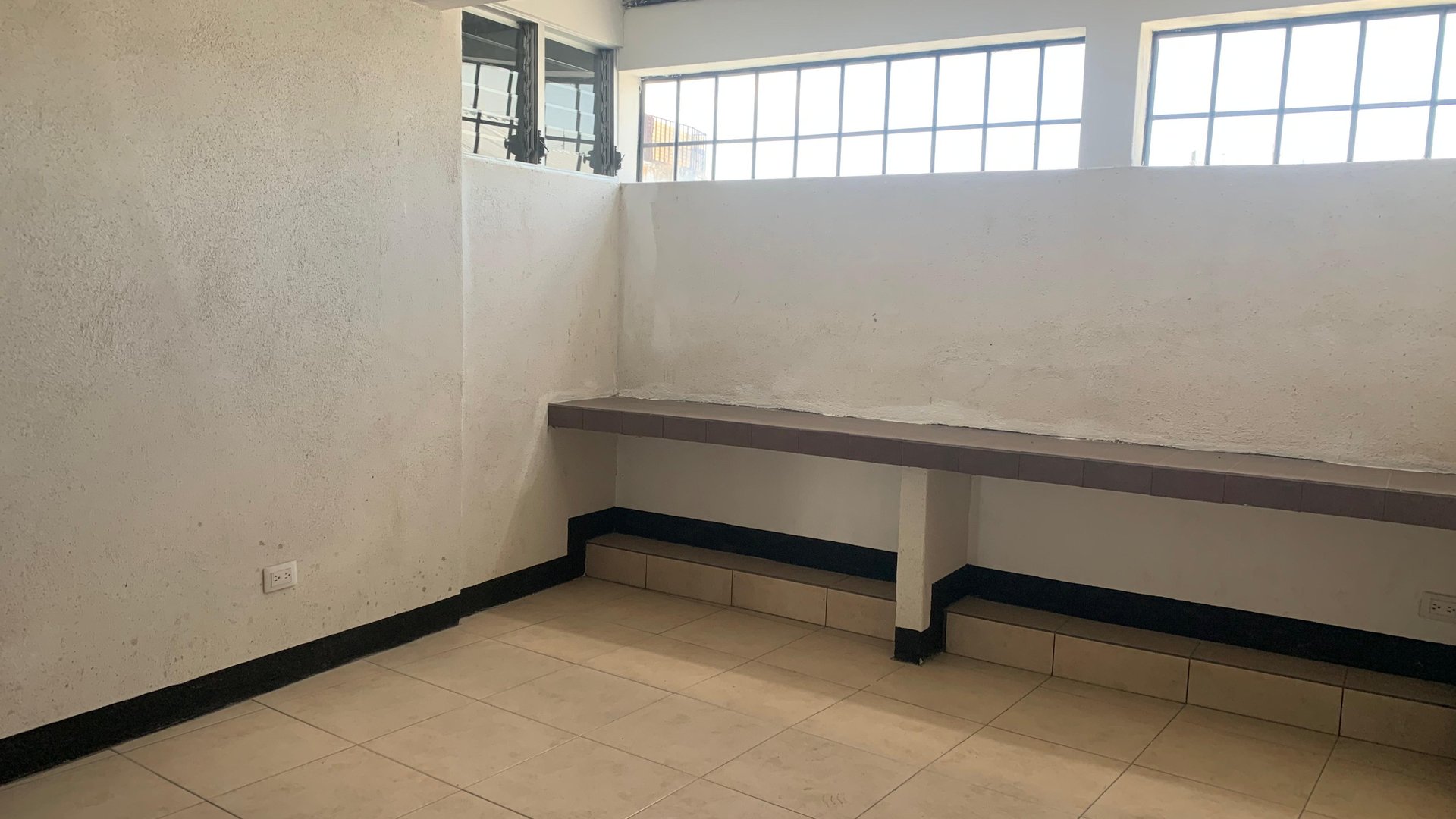 INMUEBLE DE USO MIXTO EN CALLE PRINCIPAL, CALLE MARTI ZONA 6 - Miniatura 5