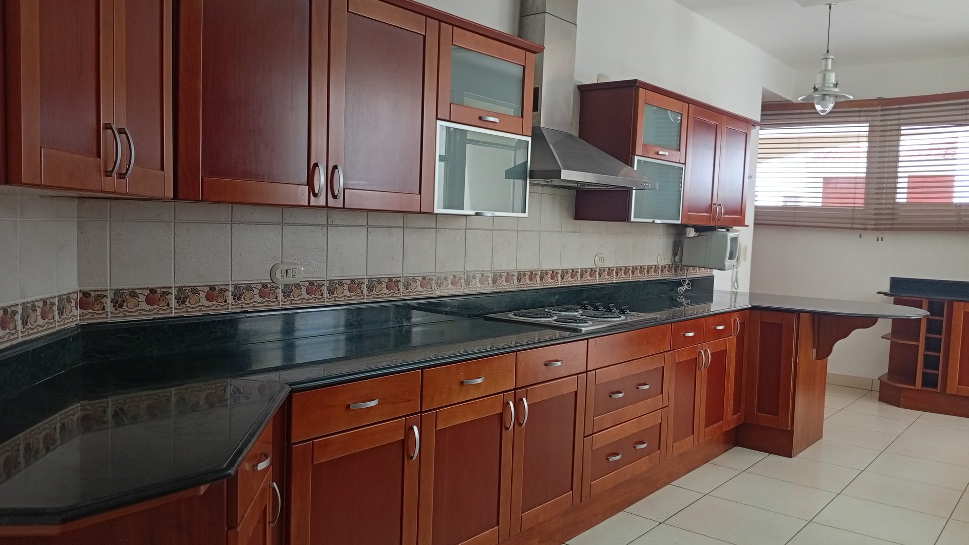 Casa en renta en condominio en zona 10 - Miniatura 5