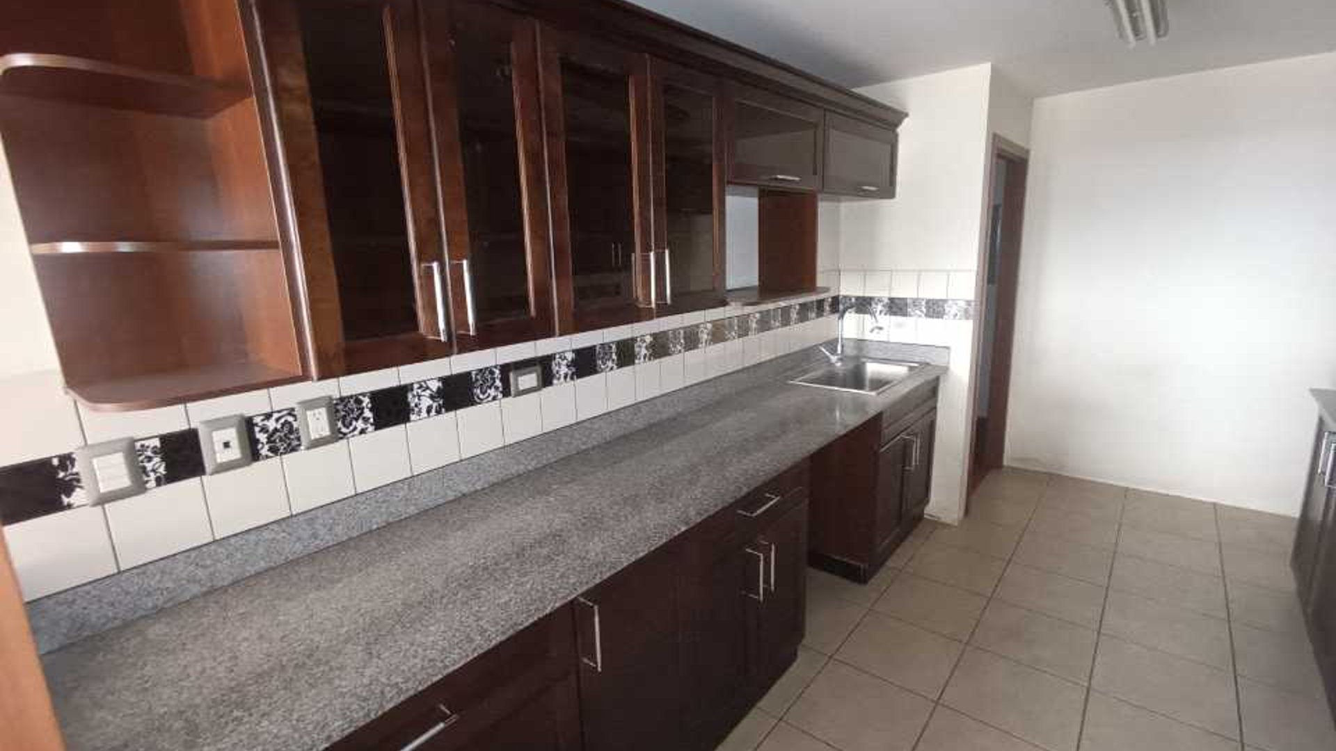 Venta de apartamento de 3 habitaciones Las Gemas zona 11 - Miniatura 10