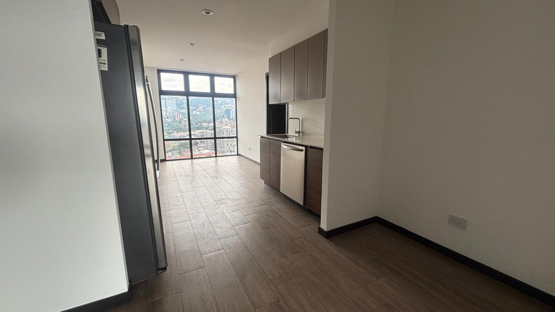 Apartamento en Alquiler Edificio IQ10, zona 10 - Miniatura 3