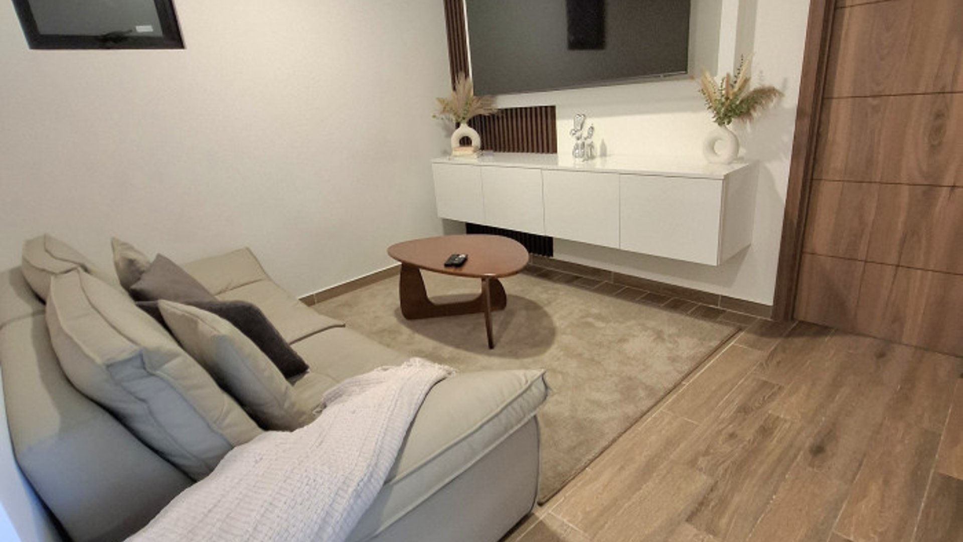 Apartamento Amueblado de 3 Habitaciones en Parque 14 - Miniatura 8