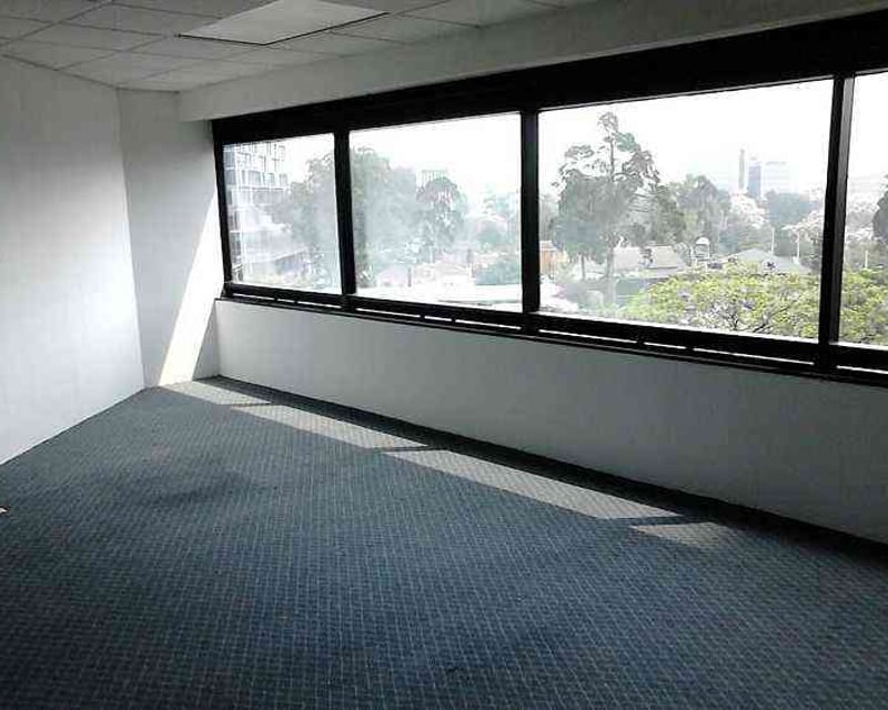 Amplia Oficina en Renta en Zona 10, Ciudad de Guatemala