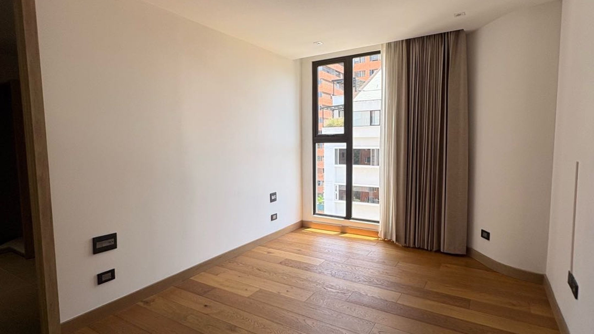 Apartamento en Alquiler Edificio Torre Vertic, zona 14 - Miniatura 14