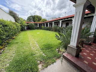 Terreno en Venta con Hotel en Casco de La Antigua Guatemala - 4