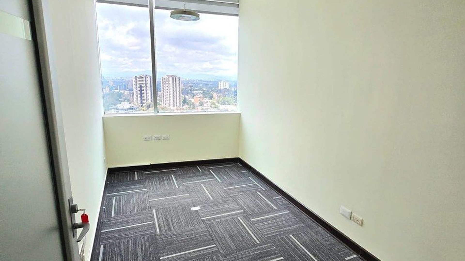 OFICINA GRANDE Y MODERNA EN ZONA PRADERA‼️ - Miniatura 17
