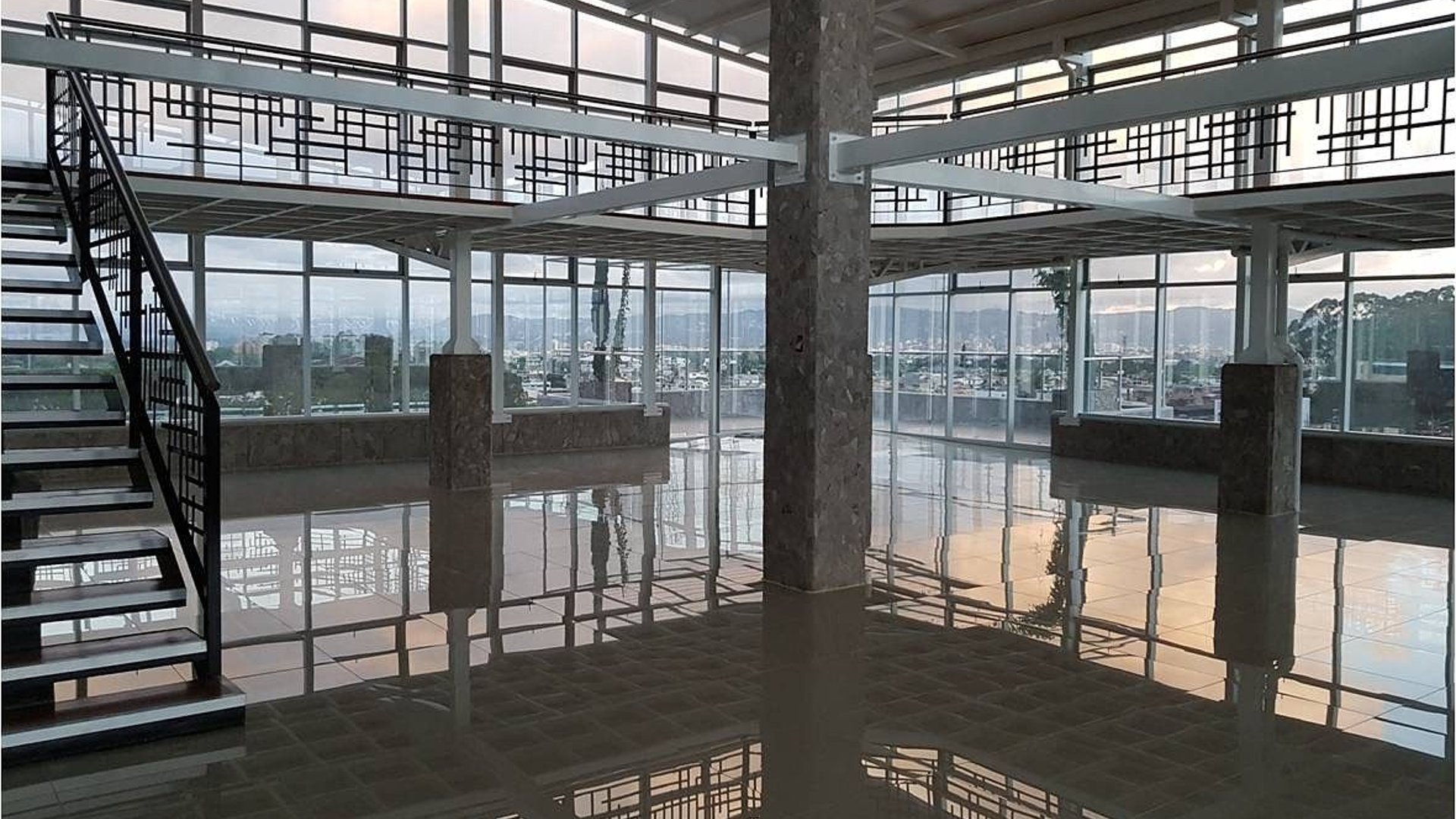 Edificio Stoneglass | Oficinas y Bodegas en Zona 7, Guatemala