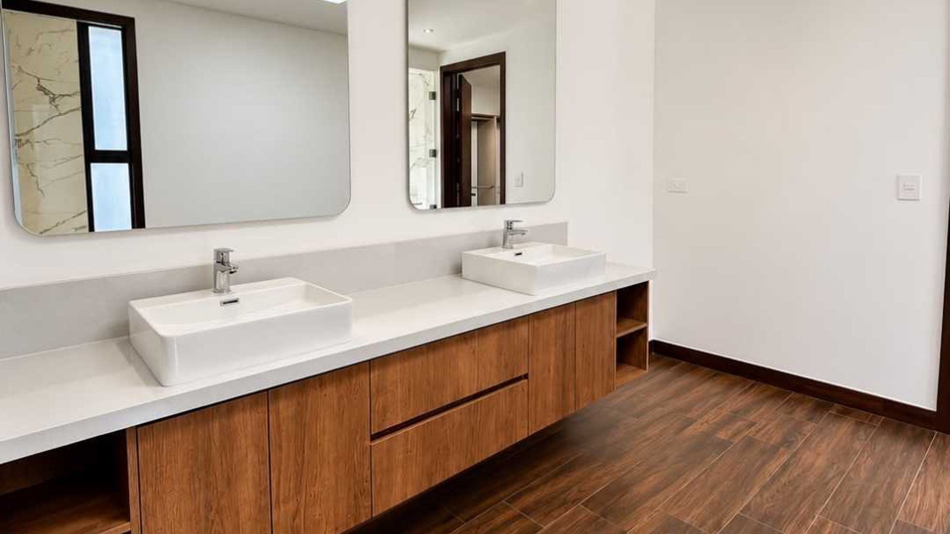 CASA EN VENTA  ???? Exclusivo Condominio Molié, Zona 10 - Miniatura 8