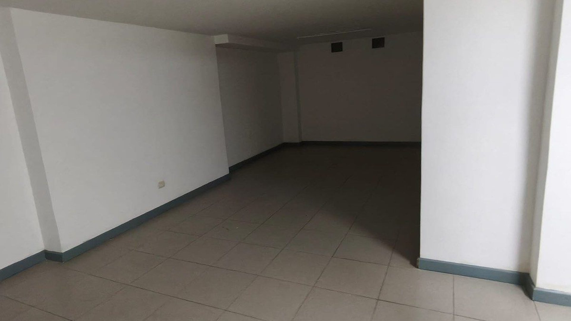 Bodega en Renta - Calzada Atanasio Tzul Zona 8 - Miniatura 10