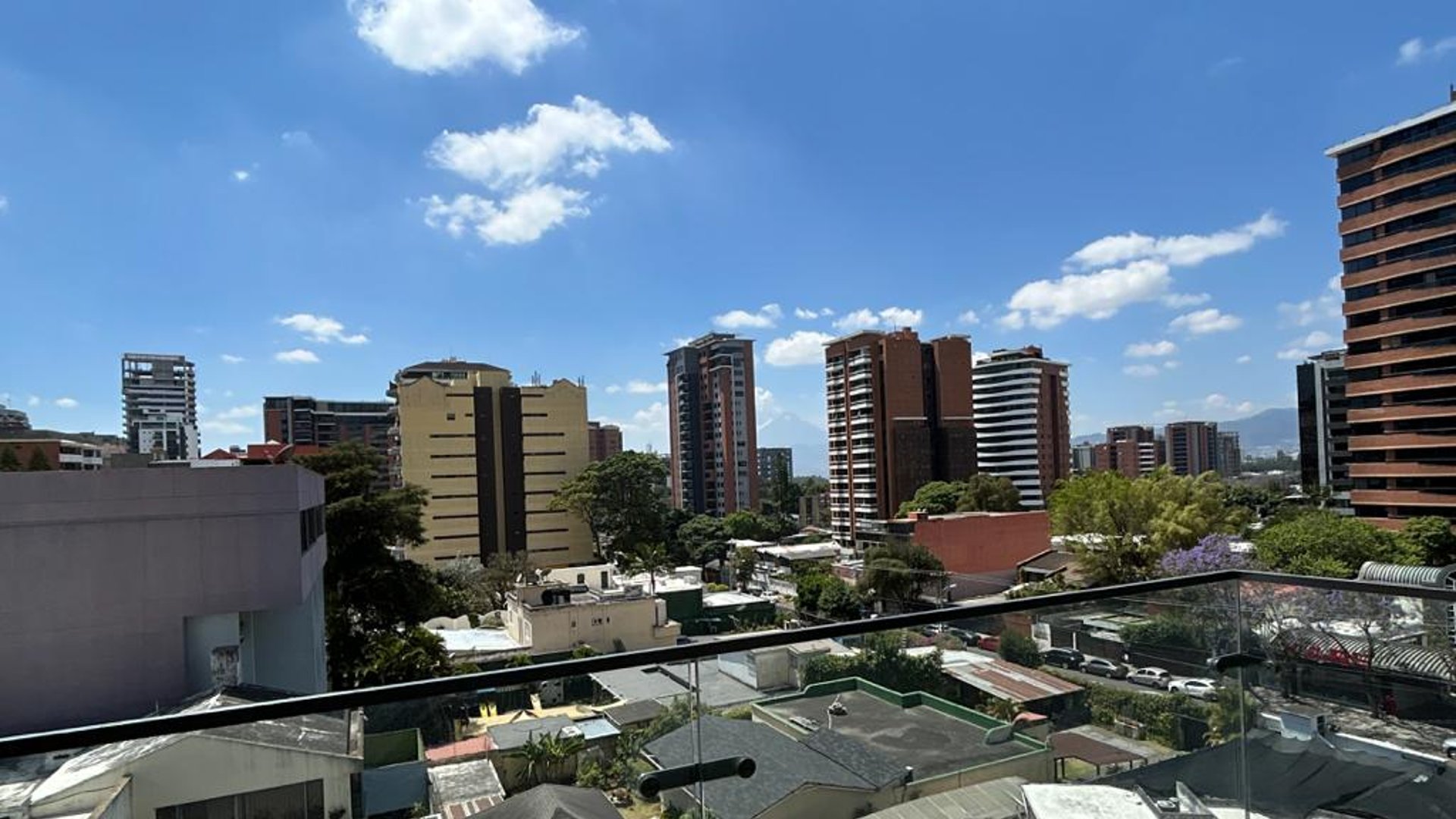 Apartamento en renta Con Linea Blanca en zona 14 - Miniatura 16
