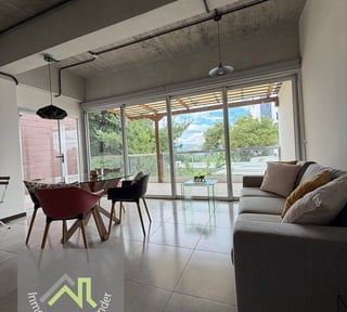 Apartamento amueblado en renta en Zona 15 – Telia | 2 habitaciones con balcón y