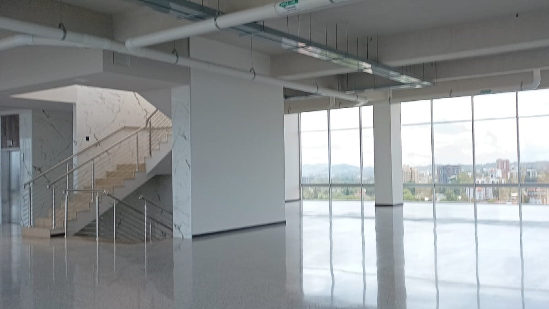 EDIFICIO EN RENTA EN ZONA 10 - Miniatura 4