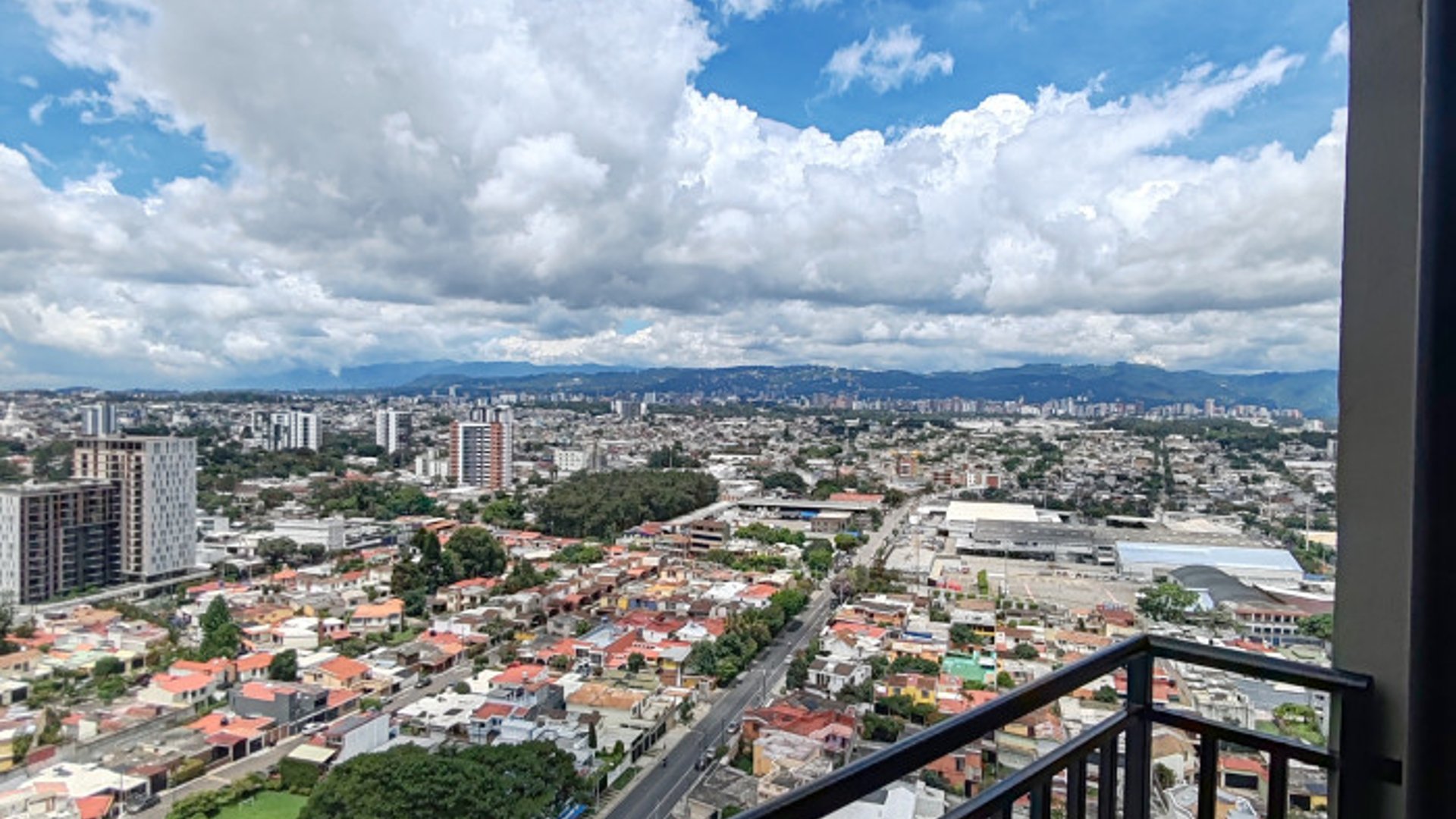 Apartamento en venta en zona 11 Mariscal Altaire - Miniatura 2