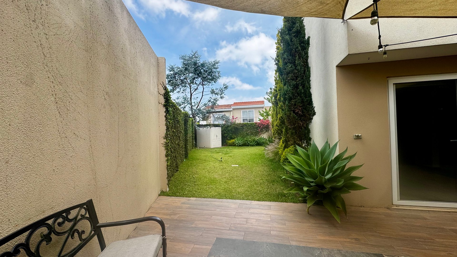 Casa de esquina en venta, Cumbres de la Arboleda - Miniatura 2