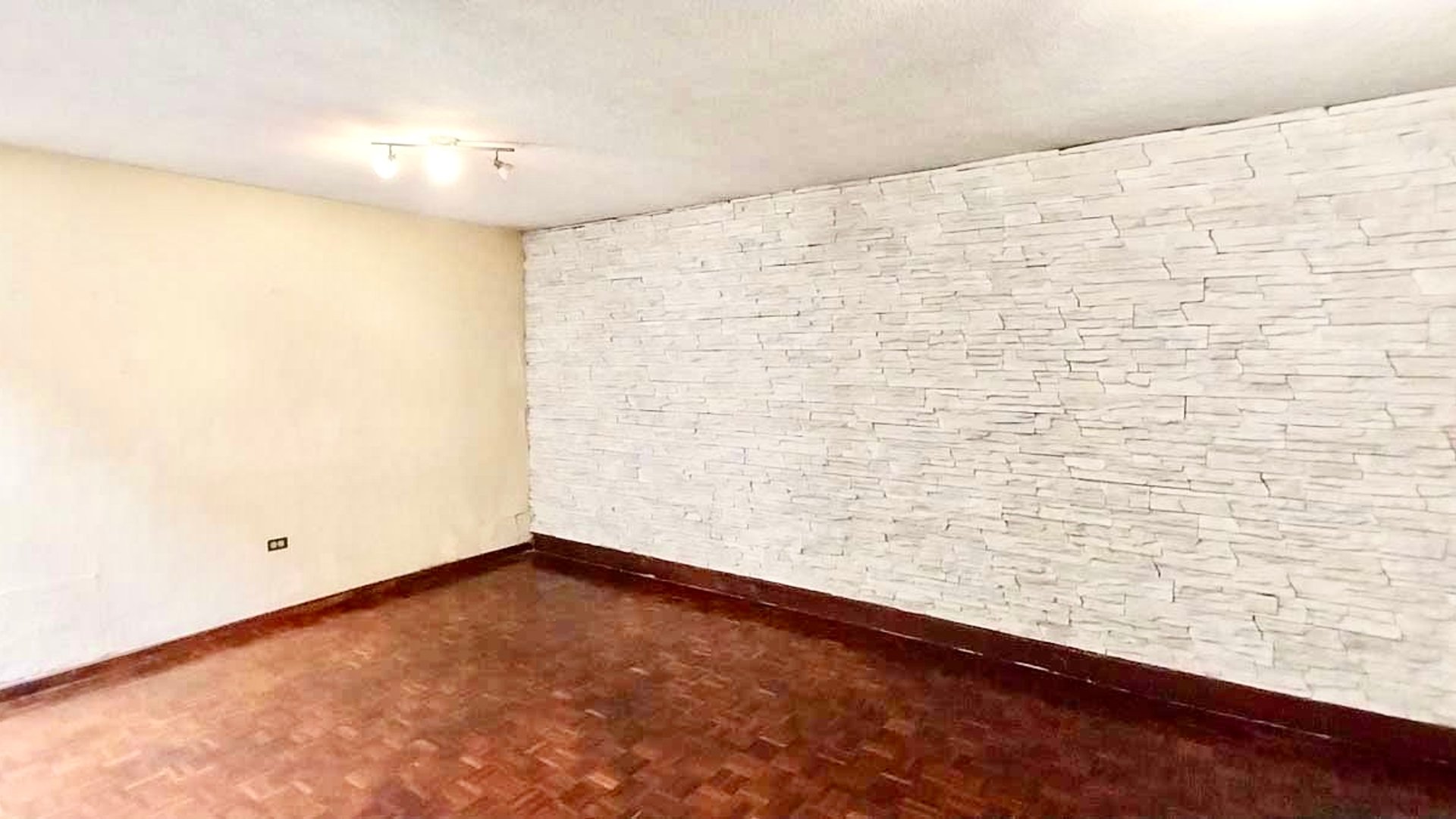 Casa amplia en renta, Condominio La Pradera, zona 10 - Miniatura 2